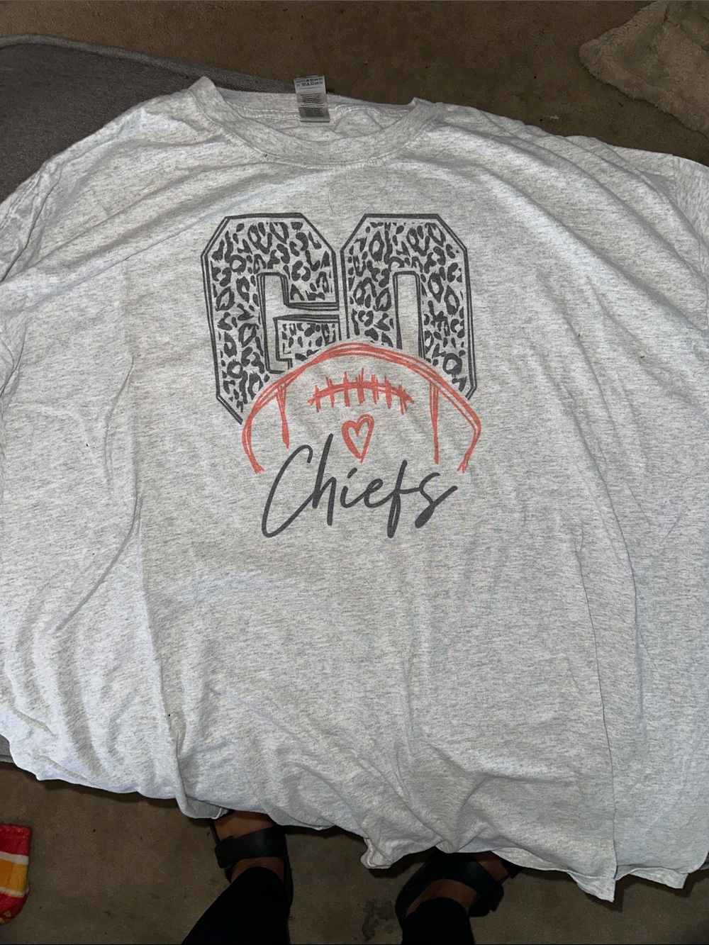 Men's grey Gildan tee